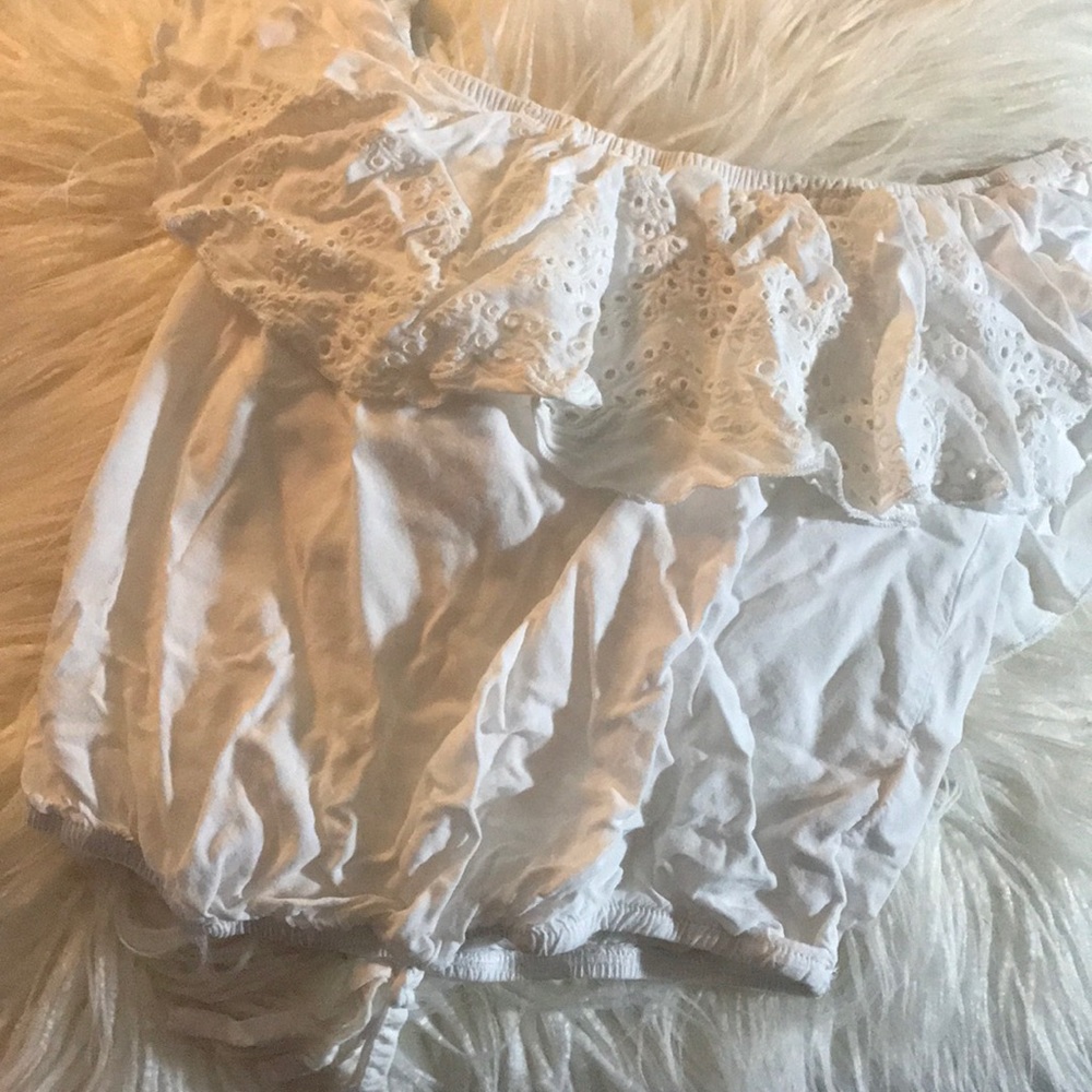 a white shirt with side sleeves